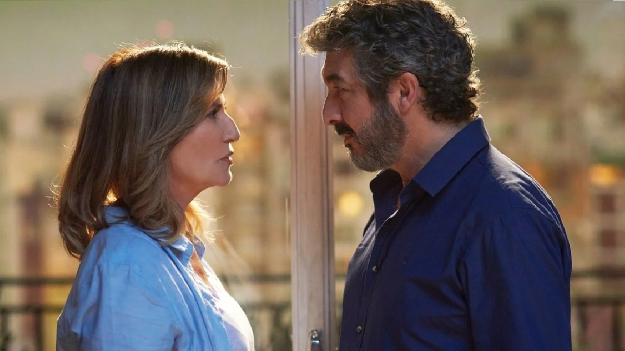 El Amor Menos Pensado - Backdrop